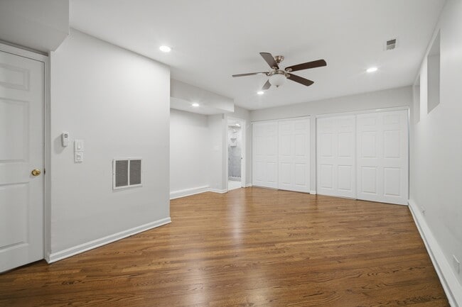 Building Photo - 626 W Buckingham Pl