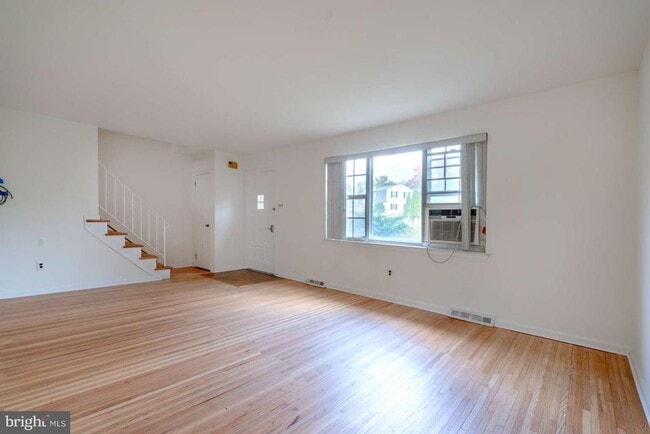 Building Photo - 1558 Specht Pl