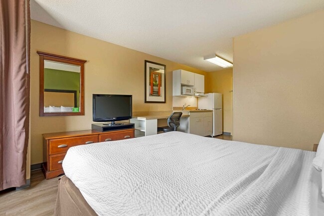 Building Photo - Furnished Studio-Houston - Sugar Land