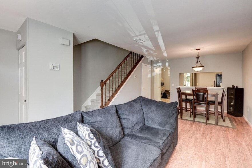 Living room - 9668 Hastings Dr