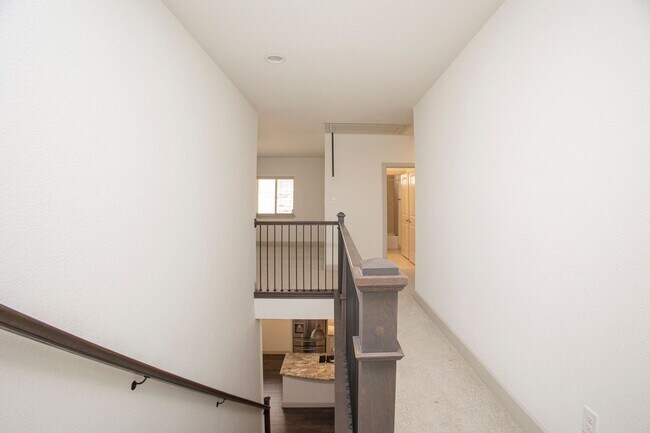 Building Photo - This house offers beautiful open floor plan with high ceilings and lots of natural light.