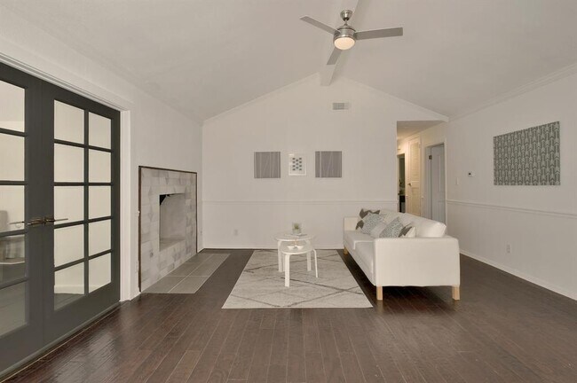 Building Photo - 7204 Hartnell Dr