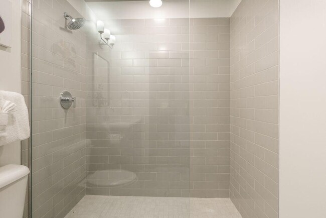 Building Photo - 611 Commerce St