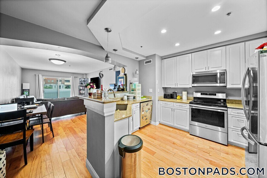 Building Photo - 175 Cottage St