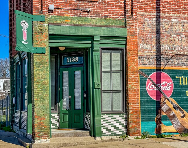 Building Photo - 646 Hamilton Ave