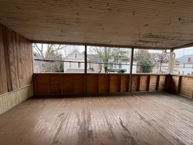 Building Photo - CONTRACT PENDING!! Spacious Apartment in M...