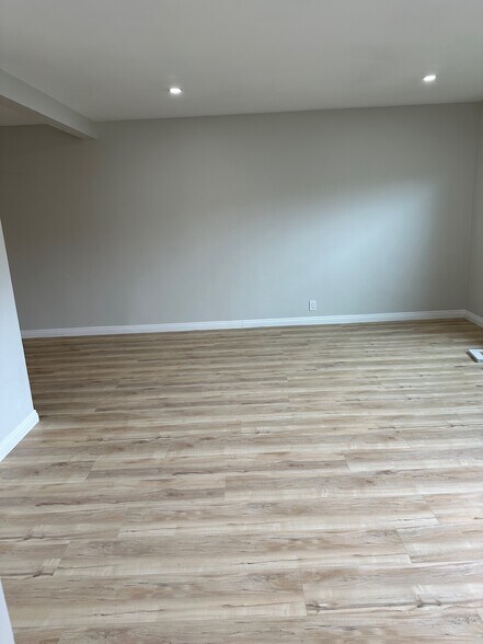 Building Photo - 4531 Hazeltine Ave