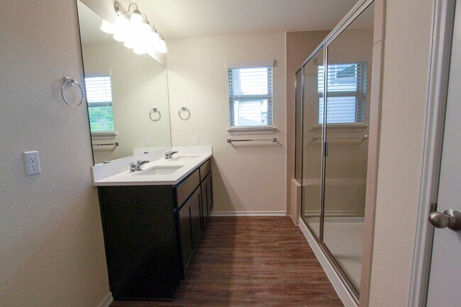 Building Photo - 3651 Sandy Brook Dr