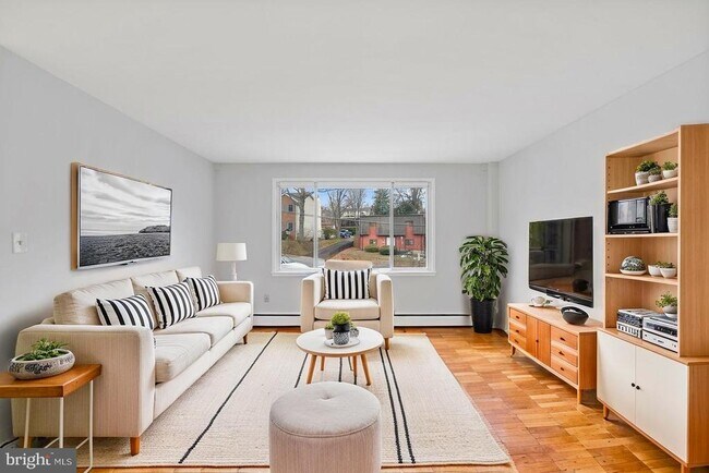 Building Photo - 945 N Barton St