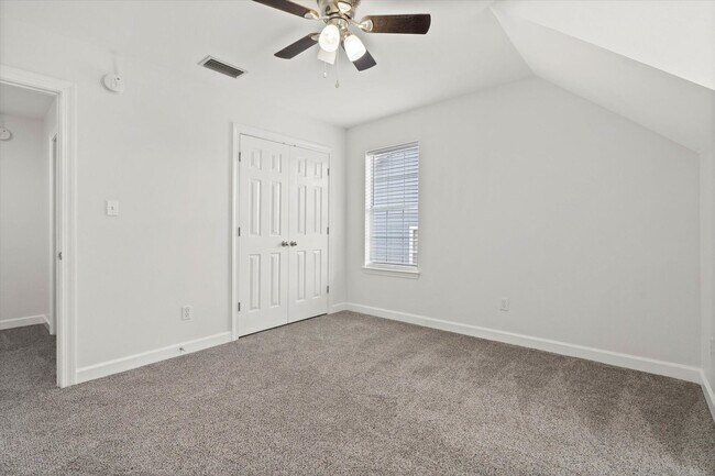 Building Photo - 1009 Pinemont Dr