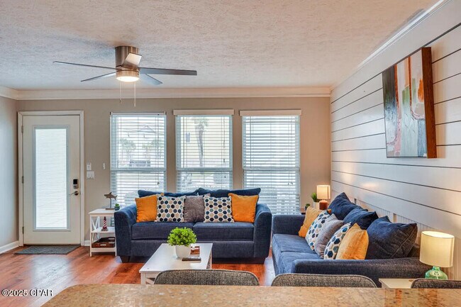 Building Photo - 17670 Front Beach Rd