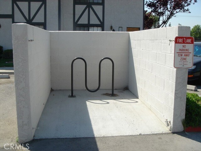 Building Photo - 1013 W Linden St