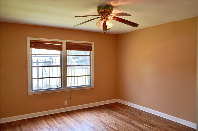 Building Photo - 7328 Oak Hl