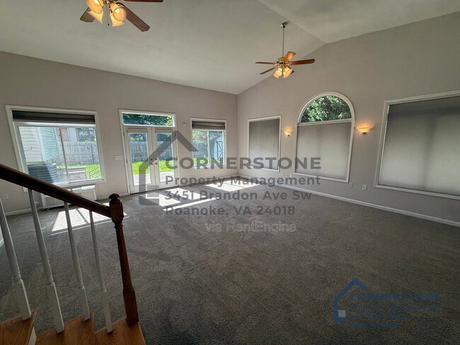 Building Photo - 3113 Clearview Dr