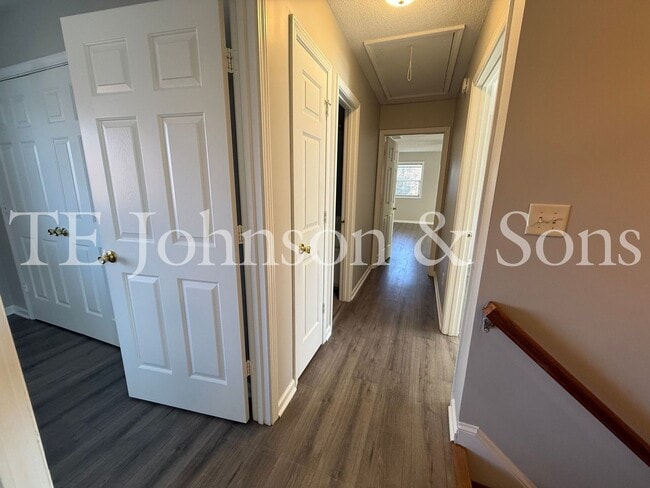 Building Photo - Spacious 4 Bedroom Home with Modern Comforts in Kernersville