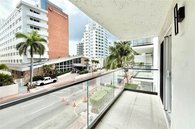 Building Photo - 4122 Collins Ave