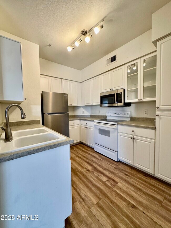 Building Photo - 1701 E Colter St