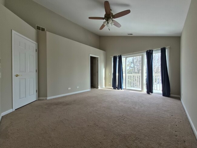 Building Photo - 2850 Stonewater Dr