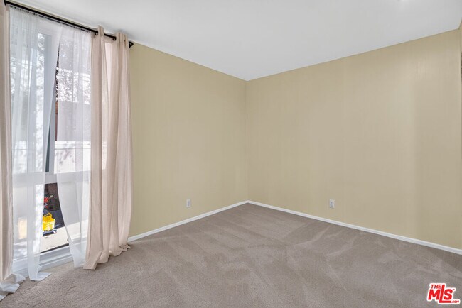 Building Photo - 6505 Green Valley Cir
