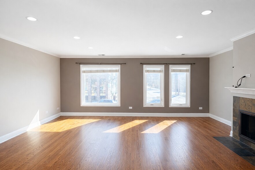 Building Photo - 805 W Wolfram St