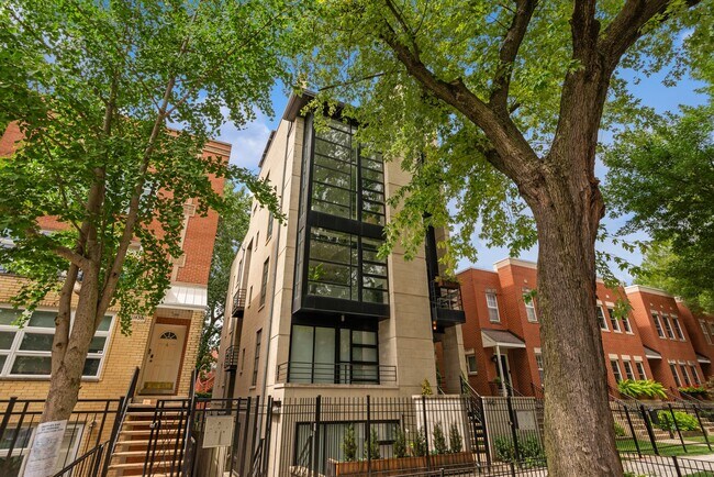 Primary Photo - 1442 N Mohawk St