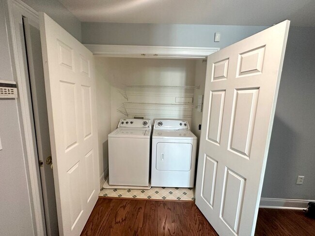 Building Photo - Upscale 2 bedroom/2 bathroom Condo in uptown Charlotte, Short Walk to Bank Of America Stadium