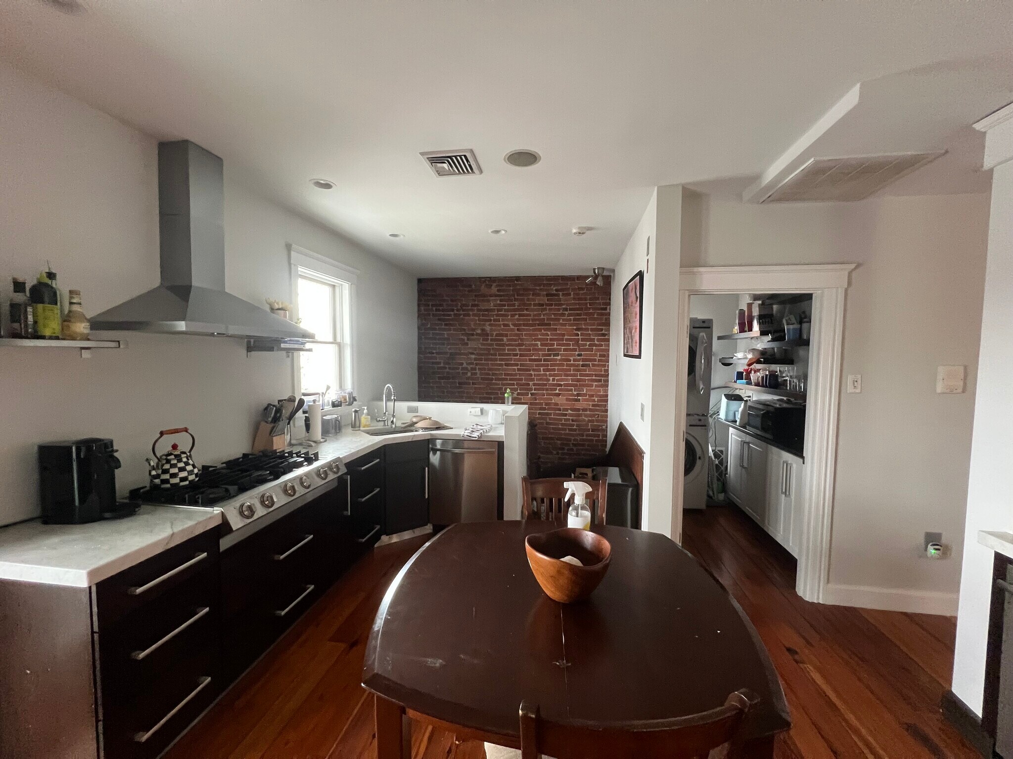 Building Photo - 733 E 3rd St