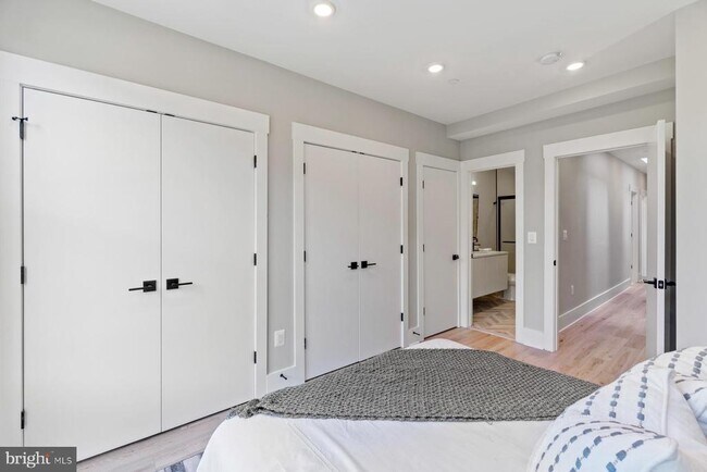 Building Photo - 1640 4th St NW