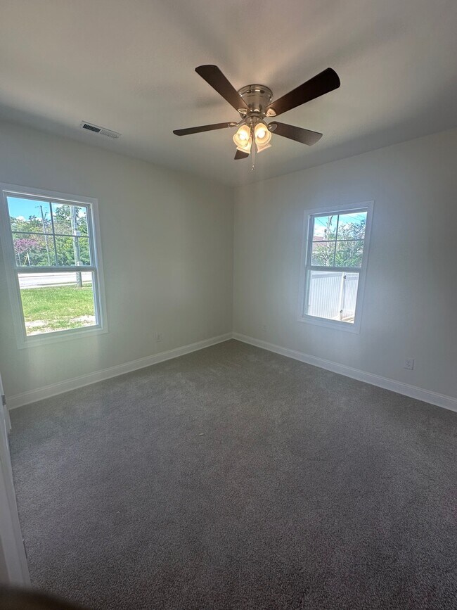 Building Photo - 645 Glensford Dr