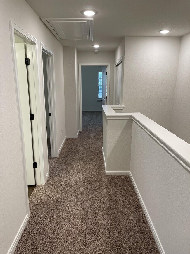 Building Photo - 2222 Sandlewood Cove