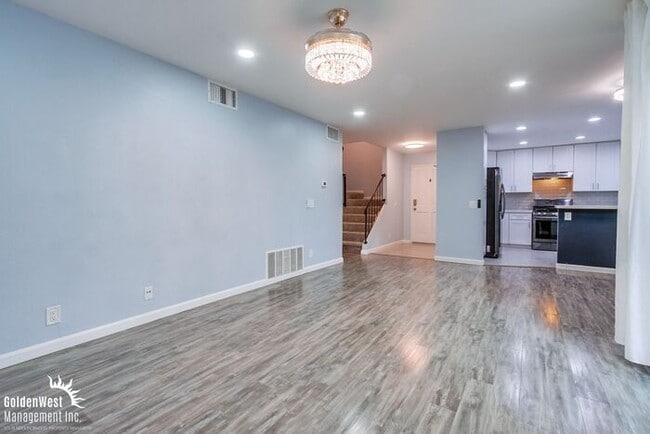 Building Photo - Modern & Spacious 2Bdm 2.5Ba Condo in Cany...