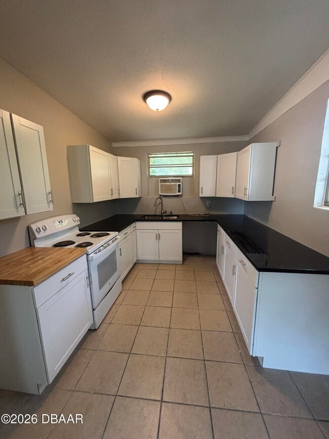 Building Photo - 650 Blakely Ave