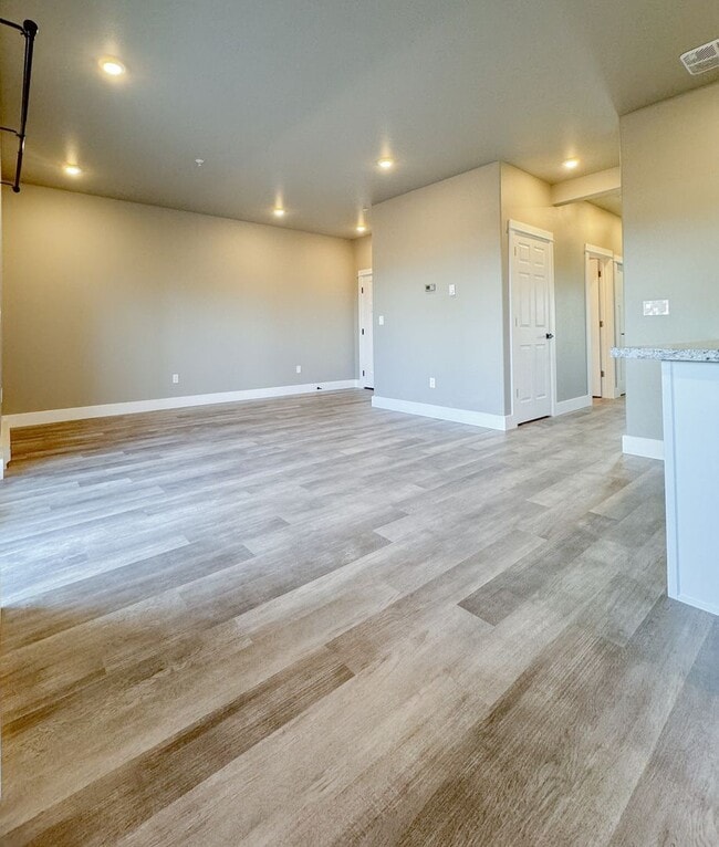 Building Photo - Pet Friendly 2 bed/ 2 bath unit at Soldier...
