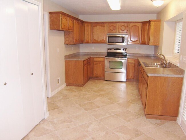 Building Photo - Great N Plano Home!