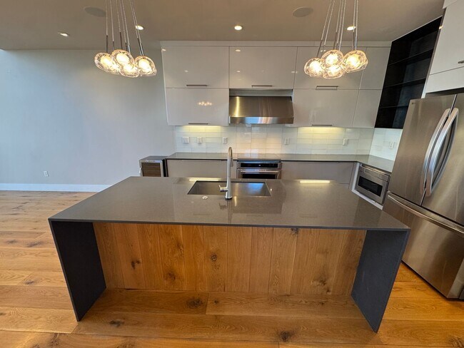 Building Photo - Perfect Sloan Lake Home with all the features and great views