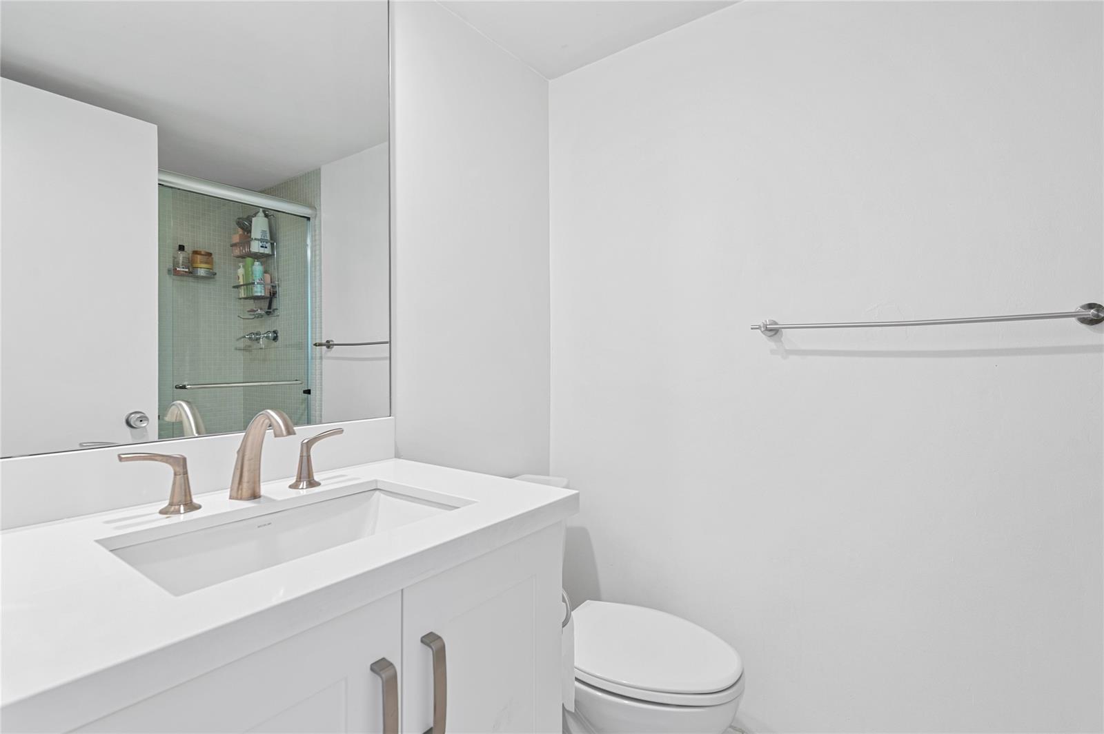 Building Photo - 3850 Galt Ocean Dr