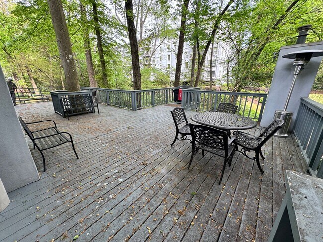 Building Photo - 3201 Lenox Rd NE