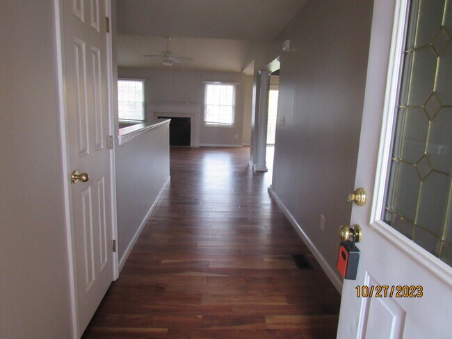 Building Photo - 2412 W Molly Ln