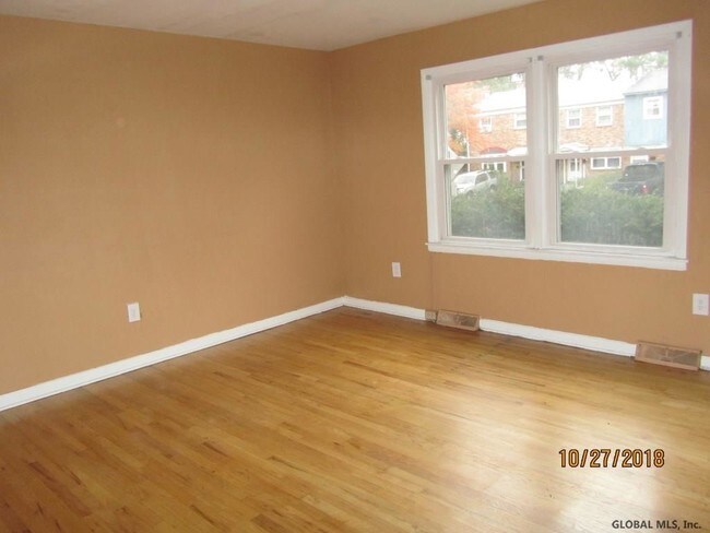 Building Photo - 125 Mt Hope Dr