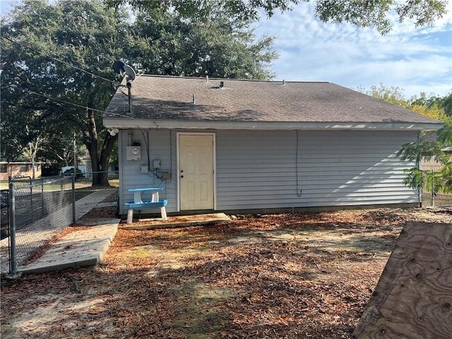 Building Photo - 303 Timber Ridge Dr