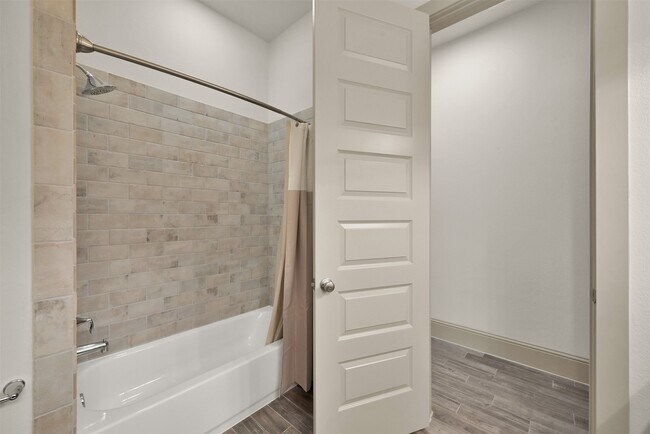 Building Photo - 2072 Laurie Darlin Dr