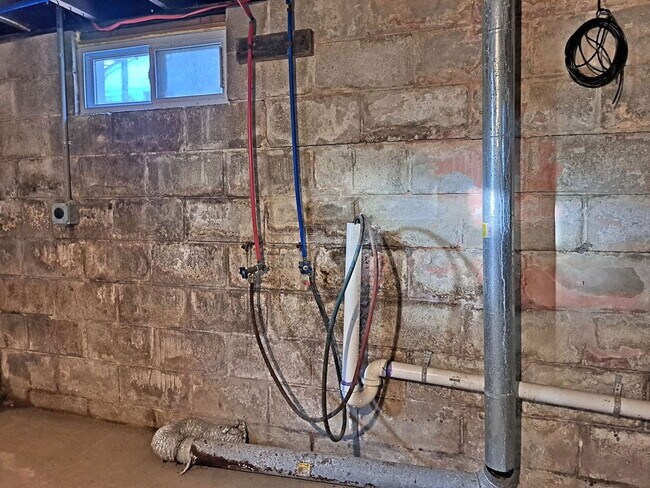 Building Photo - 1661 Harold Ave