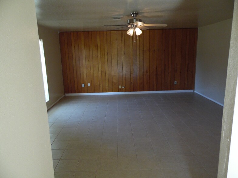 Building Photo - 1708 N Avenue R