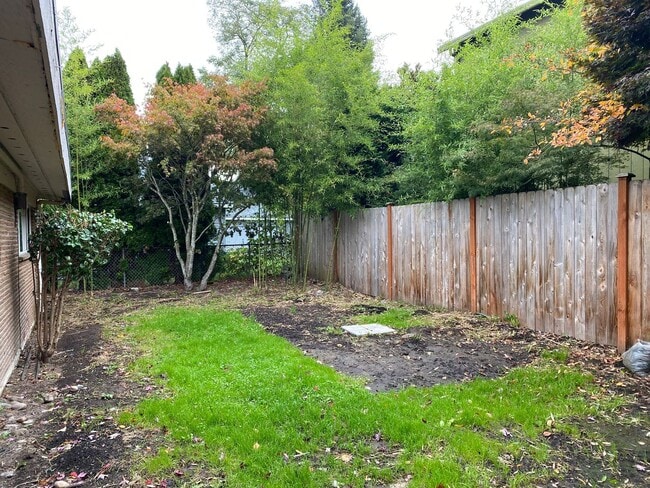 Building Photo - Renovated single family home in Seattle! B...