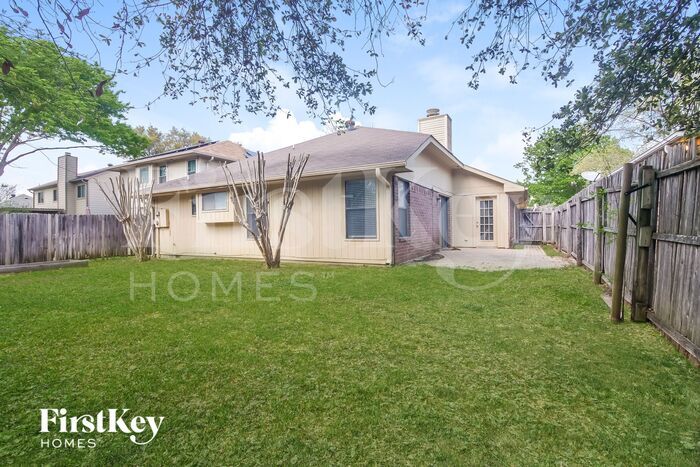Building Photo - 2216 Turf Club Dr