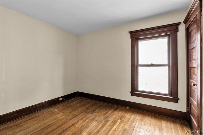 Building Photo - 42 Linden Park