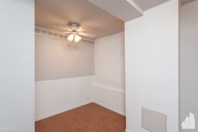 Building Photo - Studio, 1 bath Condo - 2728 N Hampden Ct