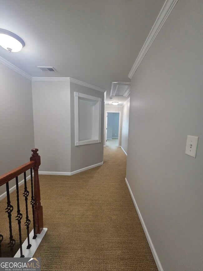 Building Photo - 2720 Beynon Ln NE