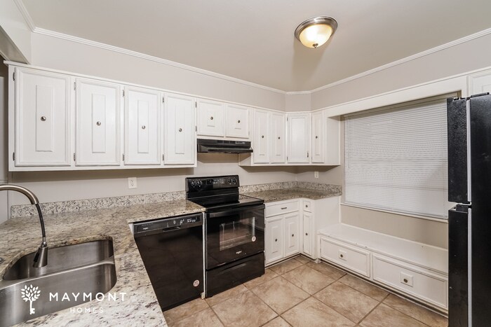 Building Photo - 1328 Oak Terrace