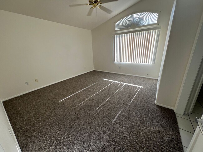 Building Photo - Don't Miss Out On This Beauty